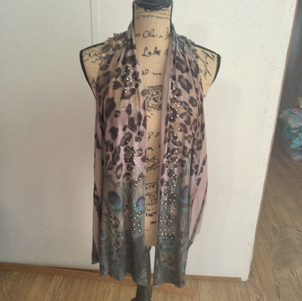 Pretty woman open animal peacock vest